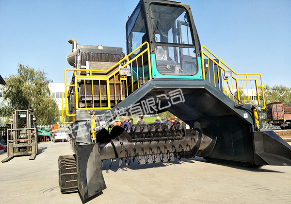 豬糞發酵有機肥過程中為什么要使用翻堆機設備？