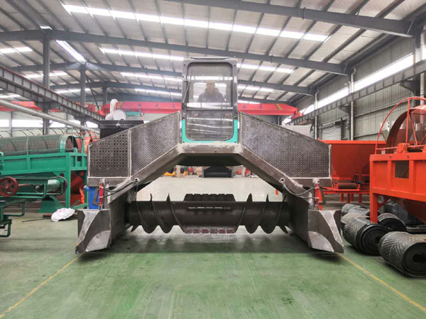 豬糞發酵有機肥過程中為什么要使用翻堆機設備？