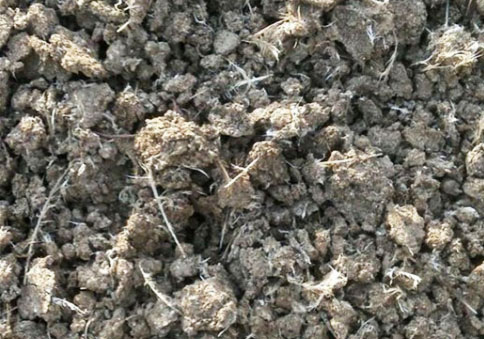 幾種常用的雞糞發(fā)酵有機(jī)肥方法